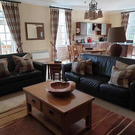 Cameron House On Loch Lomond อเล็กซานเดรีย ภายนอก รูปภาพ The interior of a typical apartment at the hotel