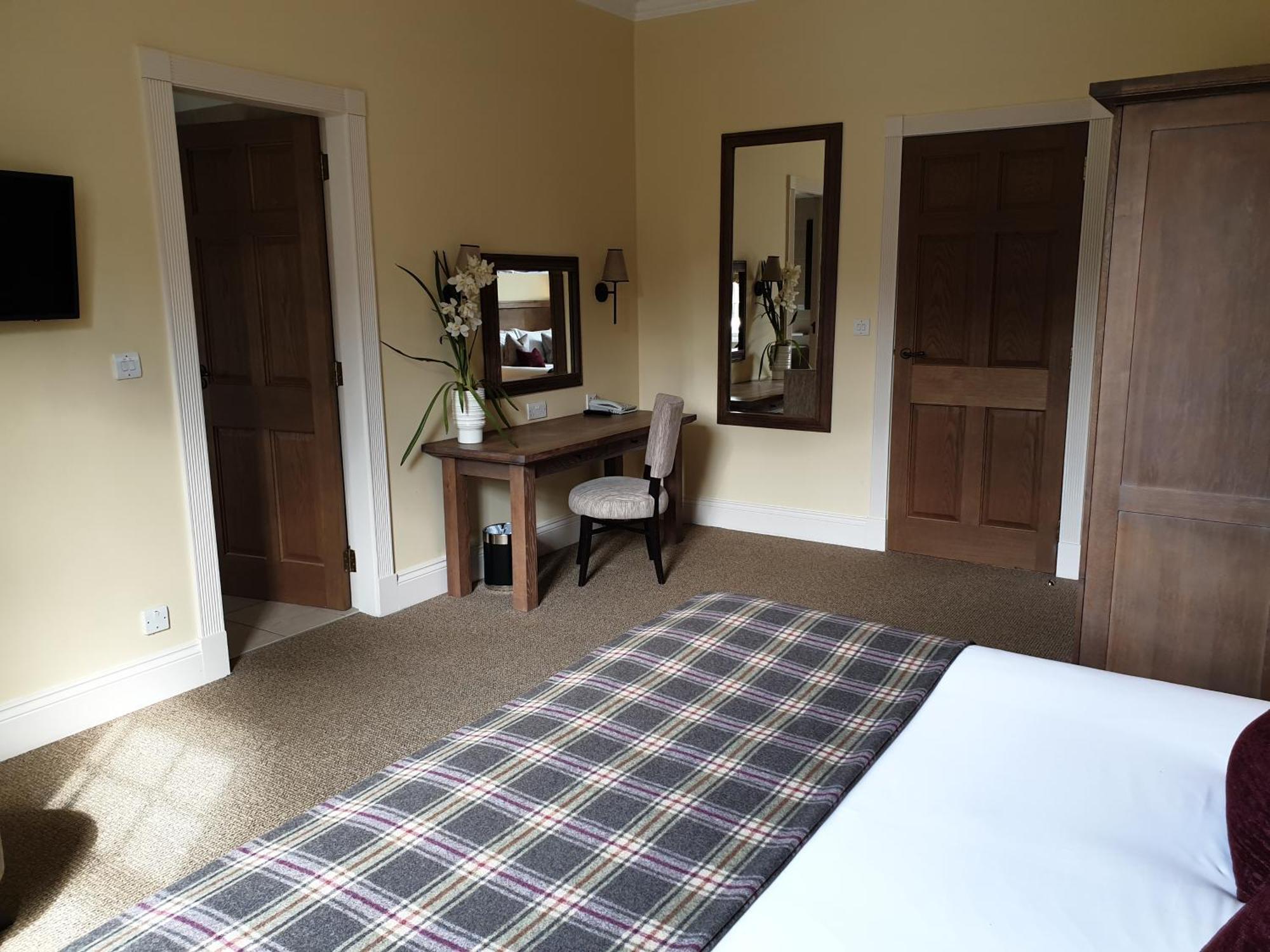 Cameron House On Loch Lomond อเล็กซานเดรีย ภายนอก รูปภาพ A bedroom at the hotel
